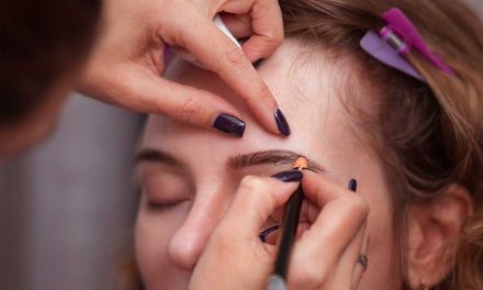 Comment conserver le maquillage pour les yeux: astuces pour les produits de beauté permanents