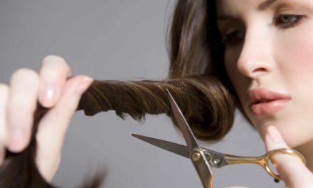 Comment couper vos propres cheveux : ciseaux, tondeuse & brushing